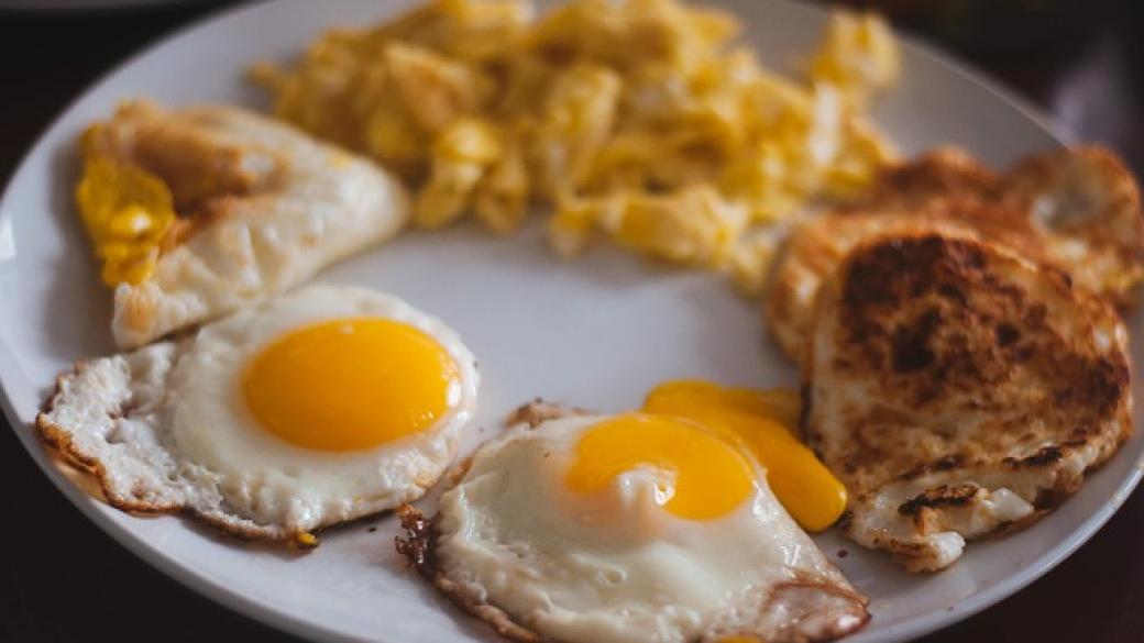 Колко калории и протеин съдържа едно яйце?