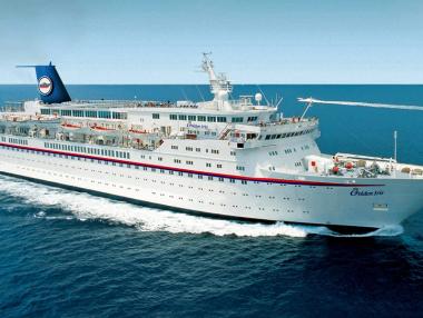 Круизният кораб Golden Iris акостира във Варна