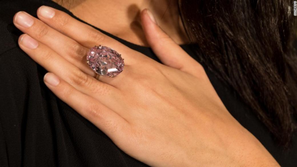 Най-големият наситенорозов диамант в света отива на търг