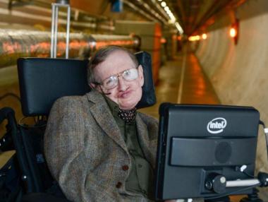 Стивън Хокинг сподели безплатно дисертацията си