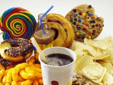 Депутати спират рекламирането на вредни храни