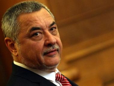 „Бюджетът е богата, добре аранжирана пица „Калцоне“