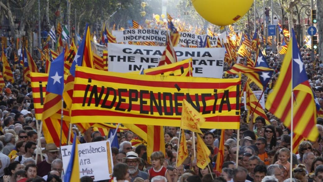 Протести и празненства в Барселона, има ранени при сблъсъци с полицията