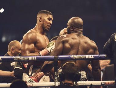 Джошуа победи Такам след спорно съдийско решение