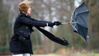 Оранжев код за опасен вятър в 17 области у нас