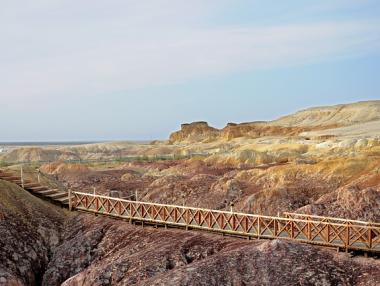 Китай ще строи 1000 км водопровод, за да превърне най-голямата си пустиня в оазис