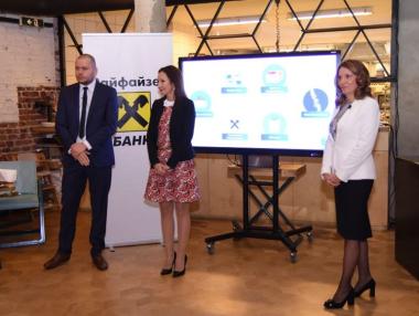 Вече можем да плащаме с гривна или ключодържател, вместо с карта