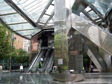 Небостъргач в Хонконг бе продаден за рекордните 5 млрд. долара