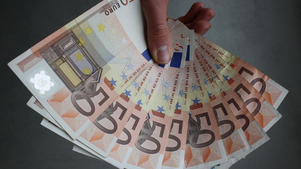 1 милион гърци ще получат коледни бонуси до 1000 евро