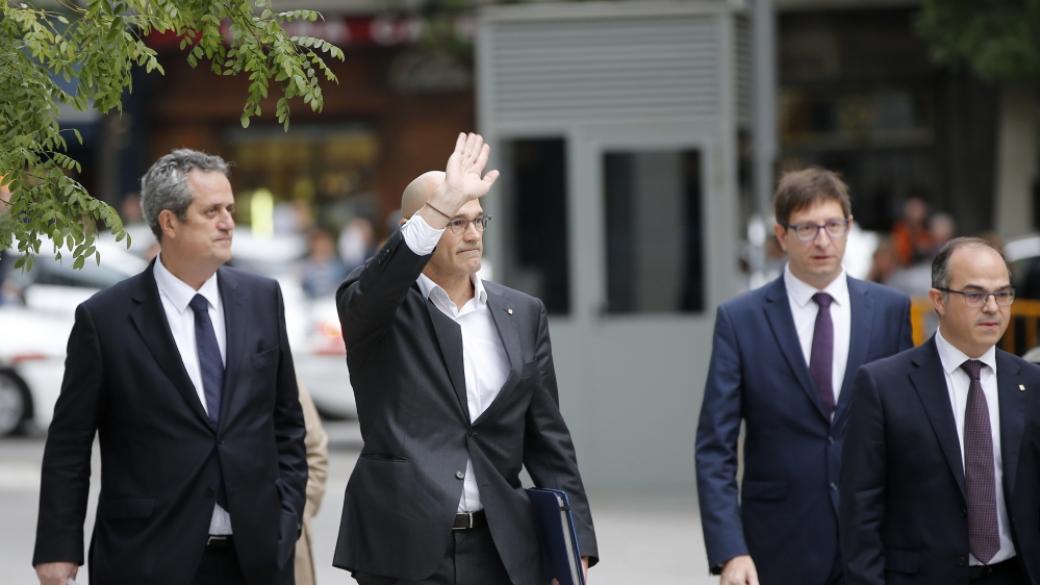 Каталунските лидери без Пучдемон се явиха пред съда в Мадрид