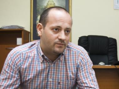 „Момчето от Банкя се качи по стълбата на Смирненски и сега живее в розови облаци“