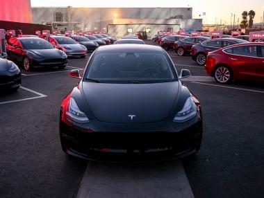 Tesla отлага производството на Model 3 заради най-лошо тримесечие