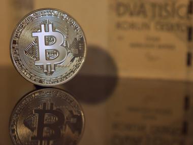 Bitcoin премина и $7000