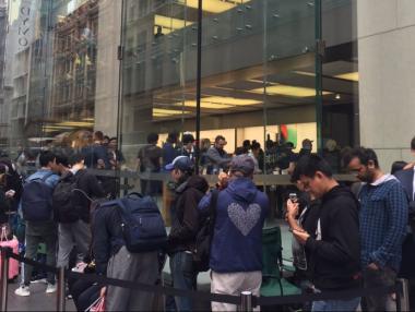 Километрични опашки за новия iPhone X