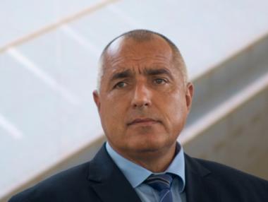 Борисов оказва първа помощ при катастрофа на „Тракия“