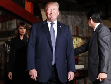 Доналд Тръмп пристигна в Южна Корея