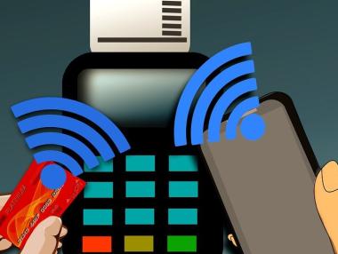 Две трети от картодържателите в България искат да се разплащат през мобилния си телефон