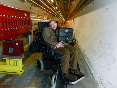 Хокинг прогнозира кога  ще изчезне  човечеството