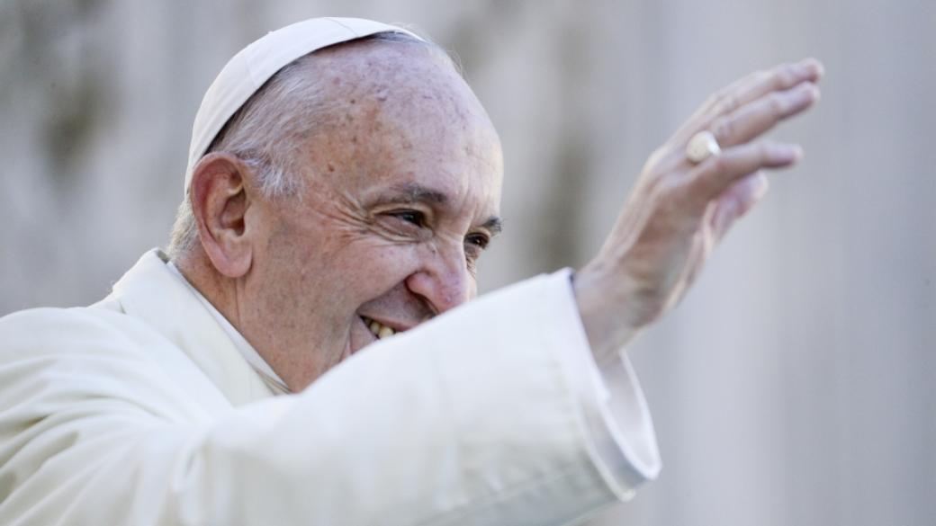 Папа Франциск призова да не се снима с телефони по време на литургия