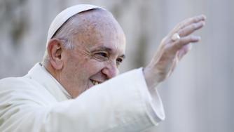 Папа Франциск призова да не се снима с телефони по време на литургия