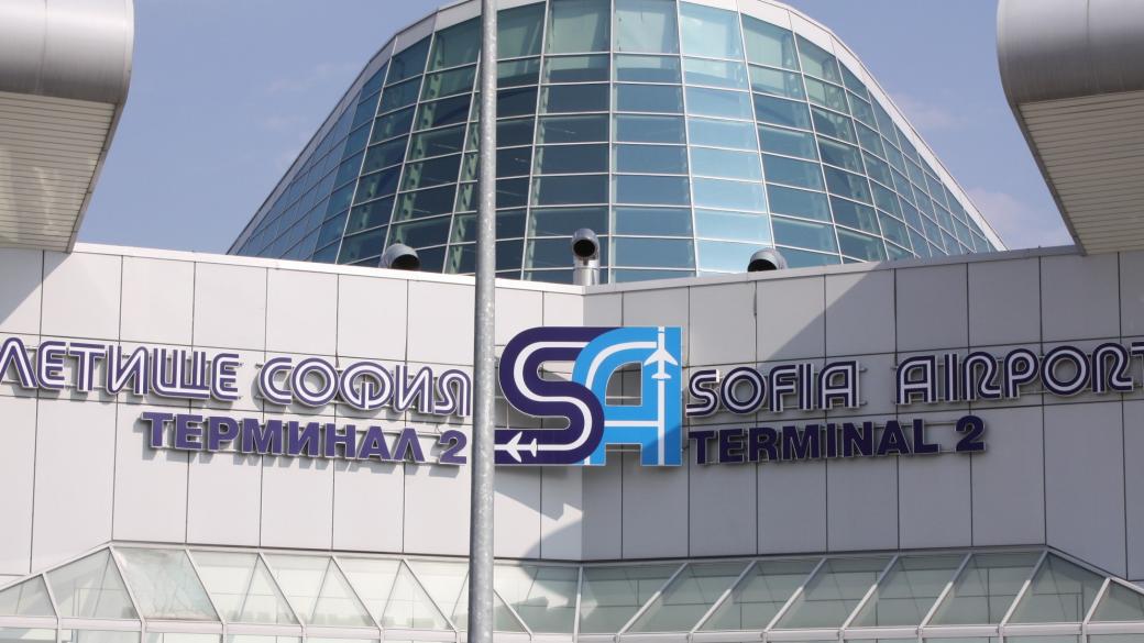 Вдигат заплатите на работещите на „Летище София“