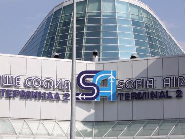 Вдигат заплатите на работещите на „Летище София“