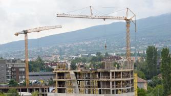 Изгодните кредити и растящи заплати водят до купуване на сгради