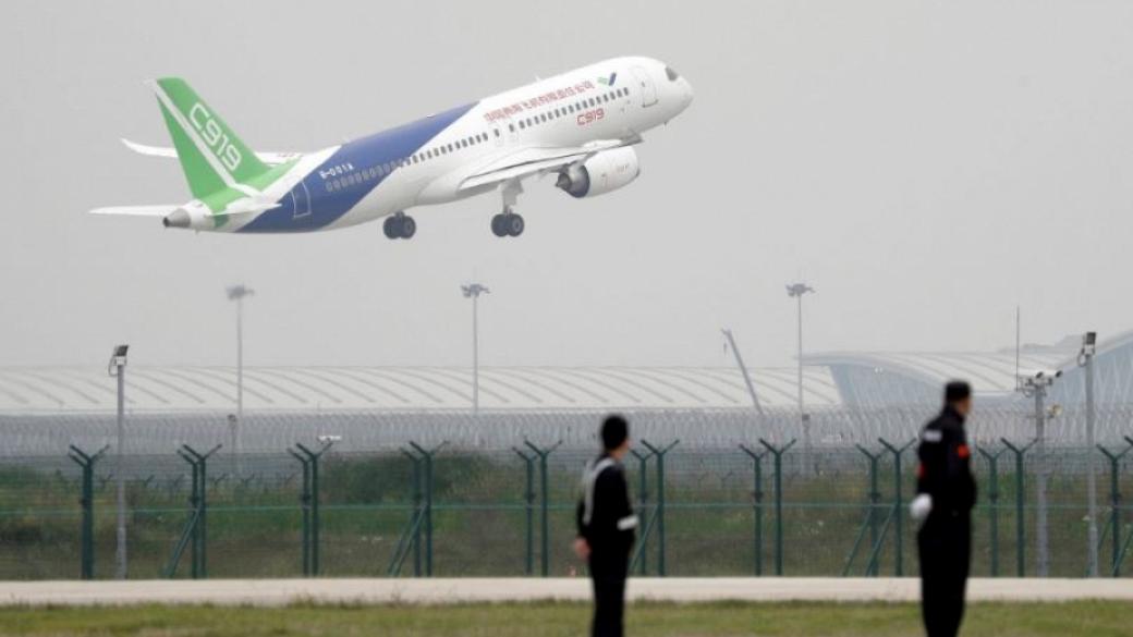 Китай продължава да предизвиква Boeing и Airbus с новия си пътнически самолет