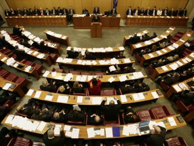 Хърватското правителство оцеля след вот на недоверие