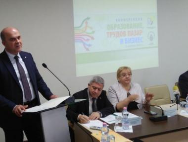 Европарите са помогнали на 6900 младежи да намерят работа през 2017 г.