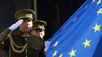 ЕС стартира нова ера на сътрудничеството в областта на отбраната