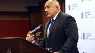 „Трябва ли да веят като байрак всяка жена, минала през живота ми“