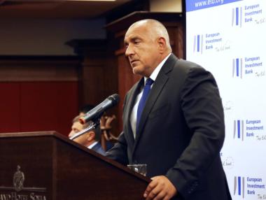 „Трябва ли да веят като байрак всяка жена, минала през живота ми“