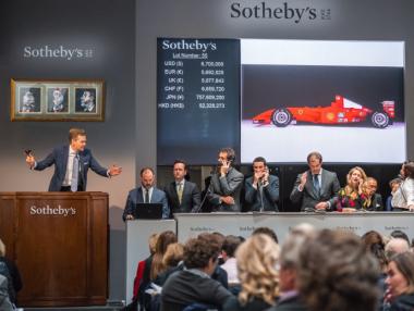 Болид на Шумахер бе продаден на търг за $7.5 млн.