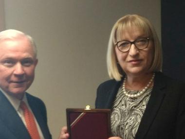 Цецка Цачева покани главния прокурор на САЩ в България