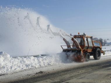 Близо 300 снегорина са чистили пътищата тази нощ
