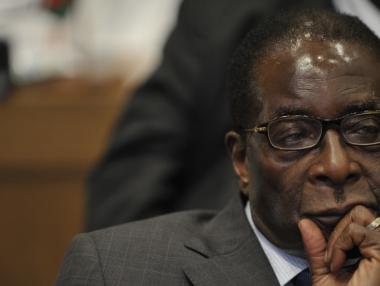 Хаос в Зимбабве, след като президентът отказа да подаде оставка