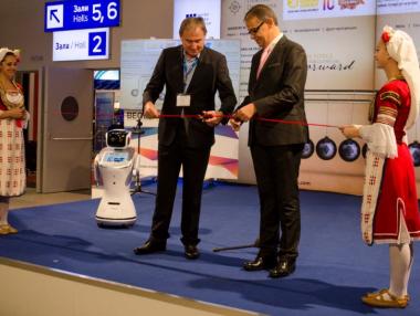 Роботът Санбот откри Десетото юбилейно игрално изложение BEGE Expo