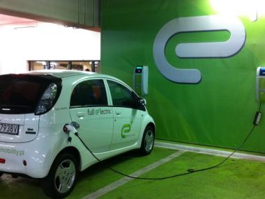 Продажбите на електромобили растат бързо