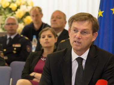 Словенският премиер може да бъде свален заради подкрепа към бежанец