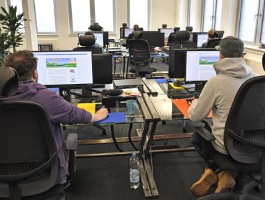 Facebook нае още 500 души в Германия, които ще следят публикациите в мрежата