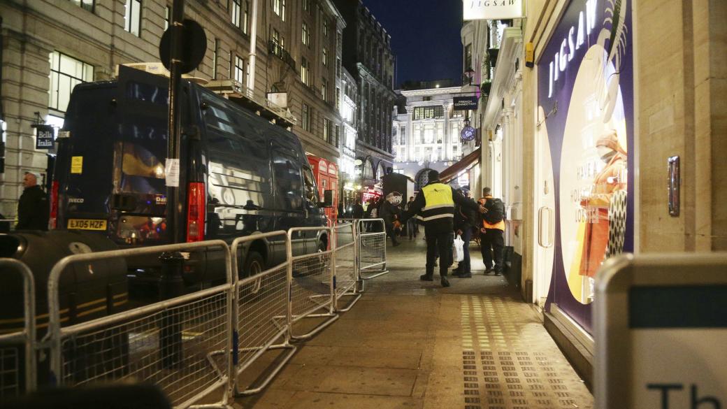 Евакуираха метростанция в Лондон заради сигнал за стрелба