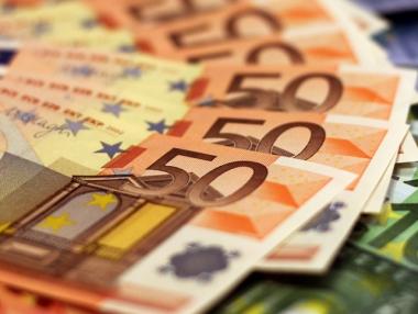 Преговорите в Германия за ново правителство за кратко оскъпиха еврото