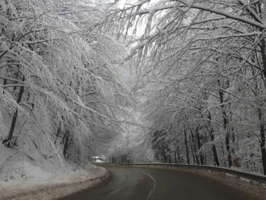 Над 620 снегорина почистват пътищата в страната