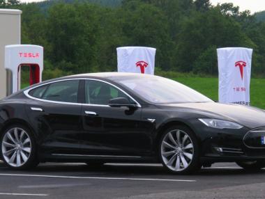 Над 90% от продукцията на Tesla е дефектна