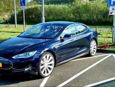 Германия спря да субсидира купувачите на Tesla