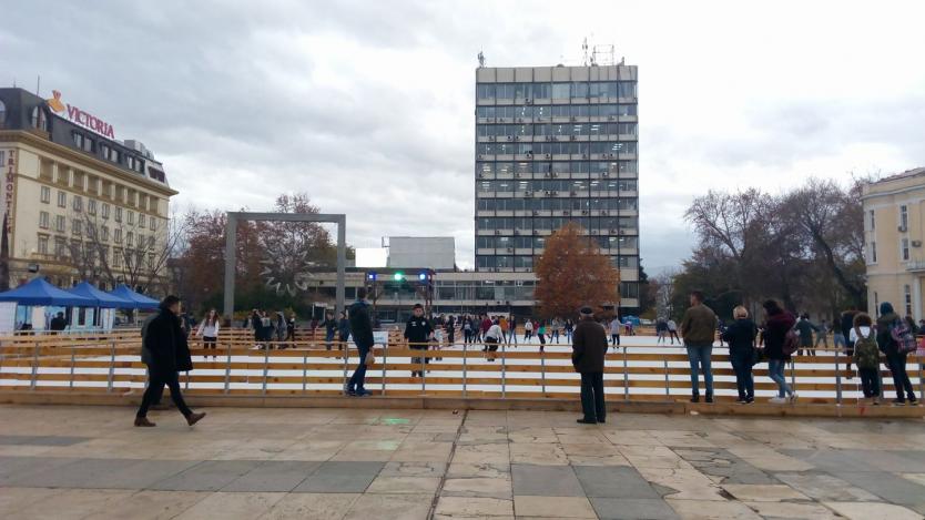 Пловдив отново има открита ледена пързалка