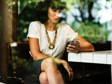 Пристрастяването към смартфоните променя химичния състав в мозъка