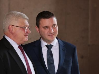 Спешно правителствено заседание заради злоупотреби в болниците