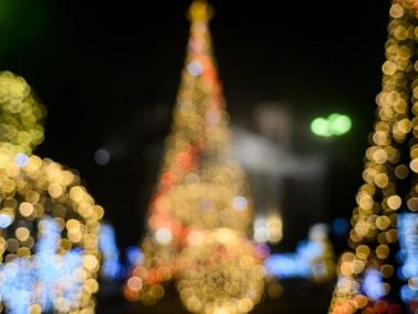 Днес палят коледните светлини в София